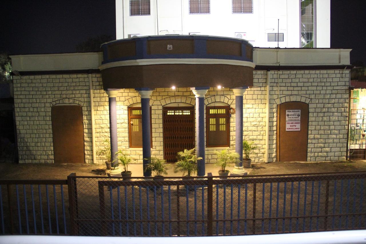 Yuvraj Lodge Osmanabad Luaran gambar