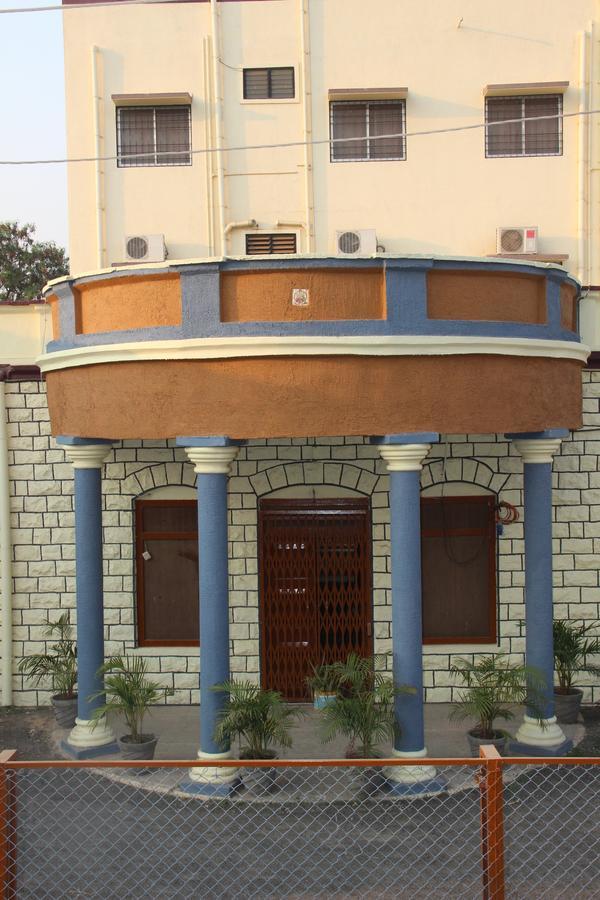 Yuvraj Lodge Osmanabad Luaran gambar