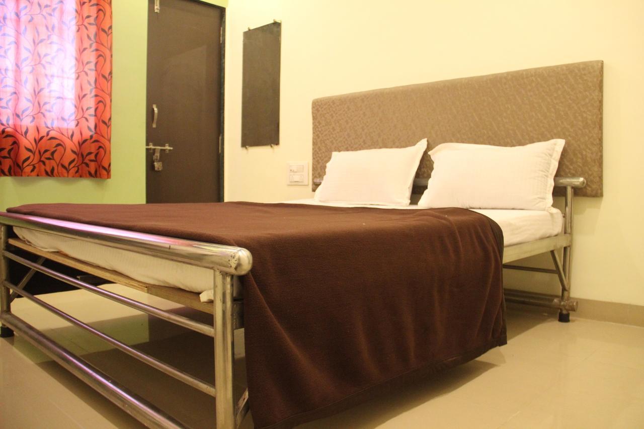 Yuvraj Lodge Osmanabad Luaran gambar