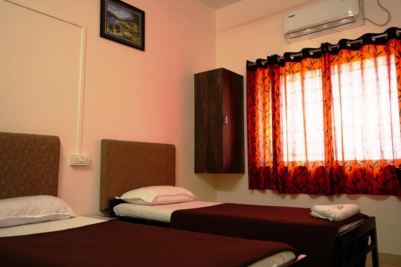 Yuvraj Lodge Osmanabad Luaran gambar