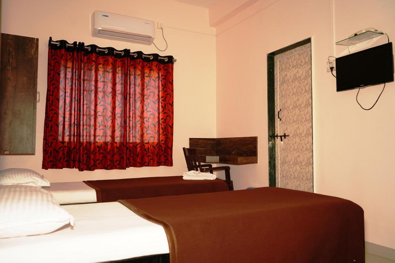 Yuvraj Lodge Osmanabad Luaran gambar