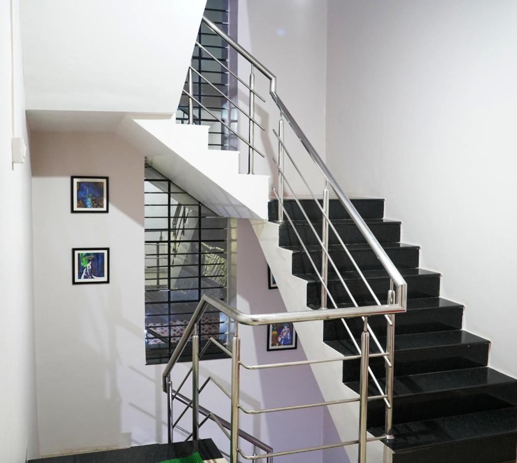 Yuvraj Lodge Osmanabad Luaran gambar