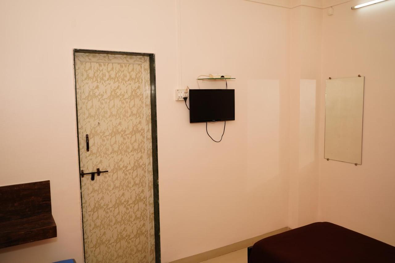 Yuvraj Lodge Osmanabad Luaran gambar