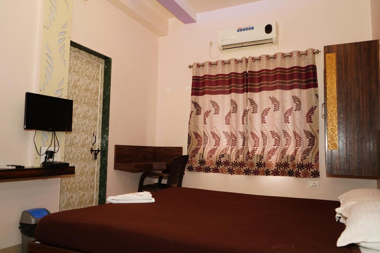 Yuvraj Lodge Osmanabad Luaran gambar
